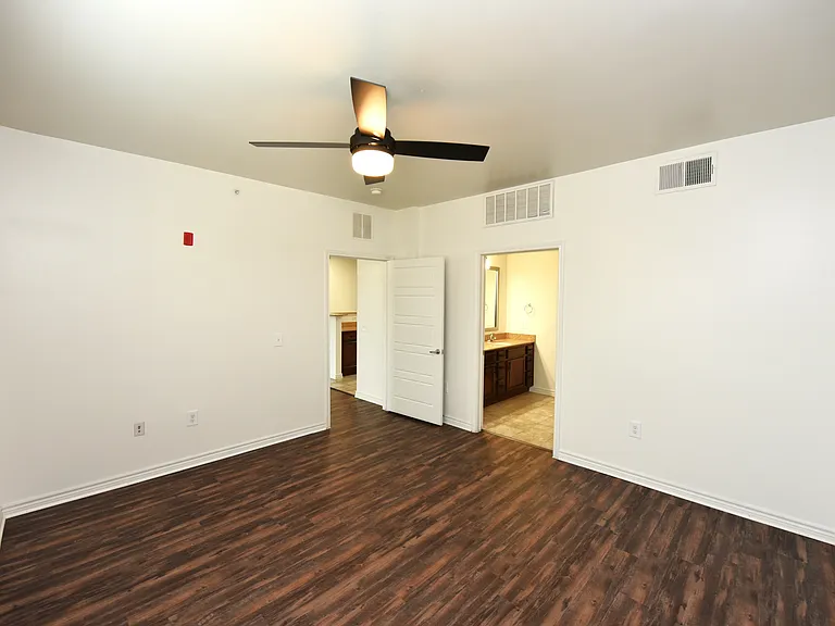 Legend V Apartments — Photo 17