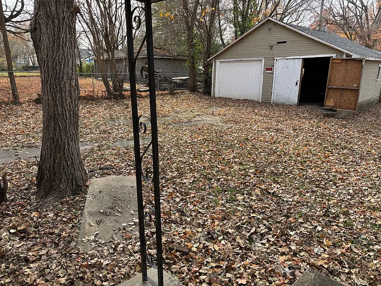2127 N Boonville Ave — Photo 21