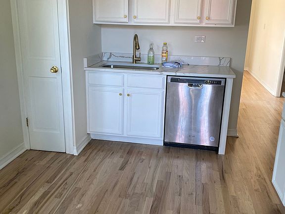 2nd image of 1929 W Evergreen Ave #2R