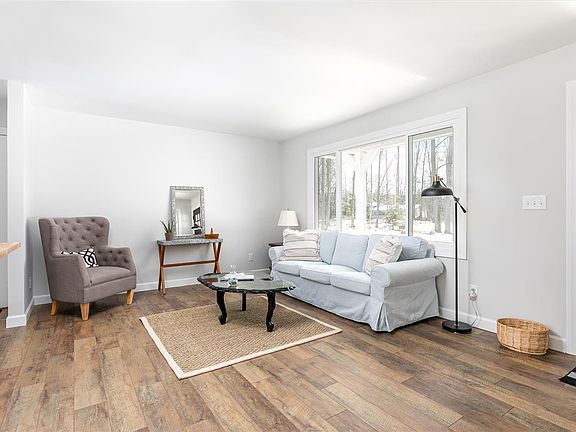 3rd image of 9258 Blackburn Dr
