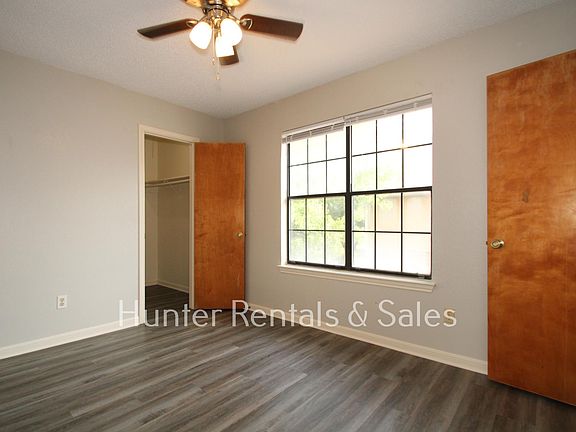 4th image of 3903 Hereford Ln APT D