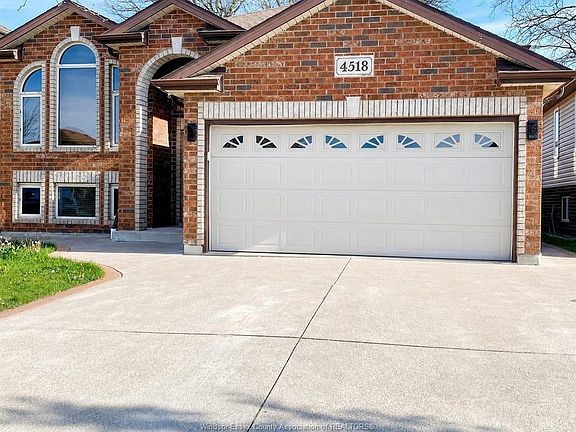 3rd image of 4518 Helsinki Cres