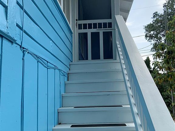 4th image of 1005 Yale St N