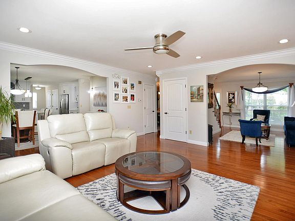 5th image of 300 Valparaiso Ct
