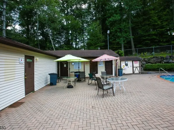 207 Patriots Rd, Morris Plains, NJ 07950