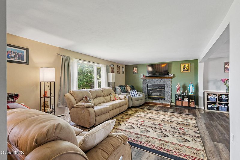 3rd image of 29 Winnie Avenue