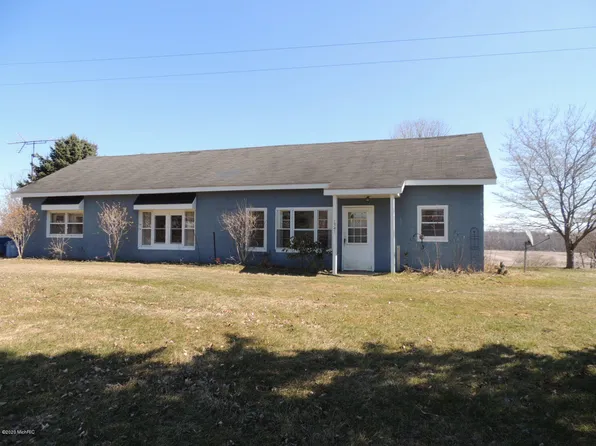 1341 66th St, Fennville, MI 49408