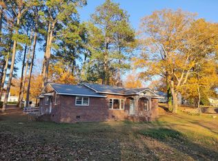 241 E Savannah St, Calhoun Falls, SC 29628