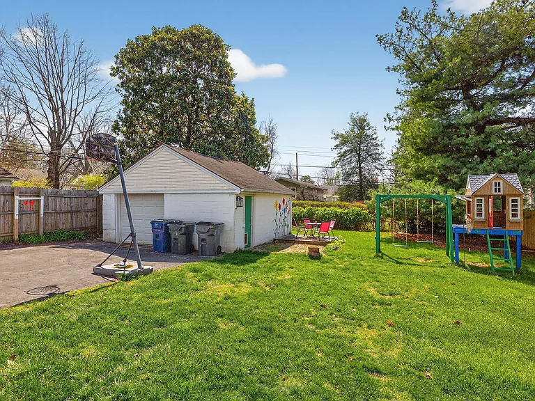 708 Cheryl Ln — Photo 16