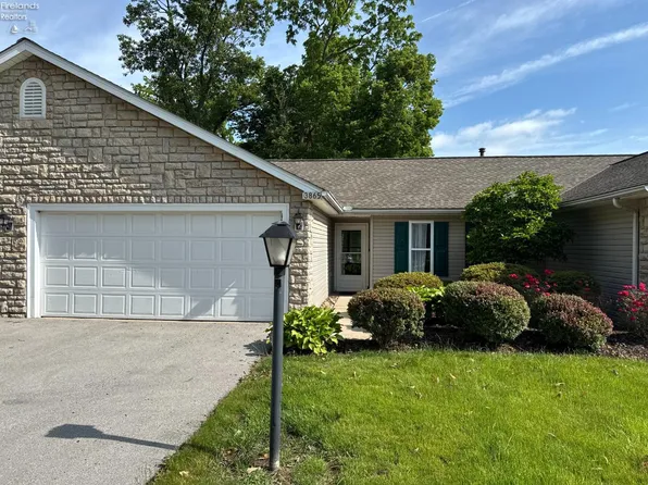 3865 E Vineyard Village Dr, Port Clinton, OH 43452