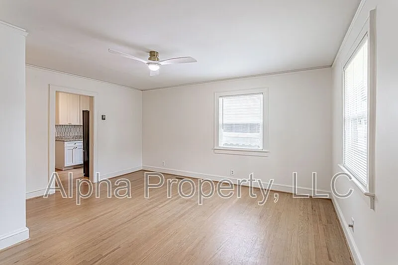 2 bed, 1.0 bath, 725 sqft, $1,400 — Photo 2