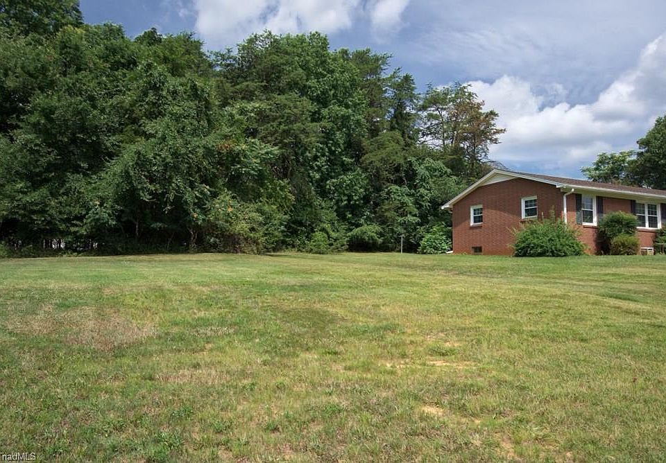 2nd image of 26 Luzelle Dr