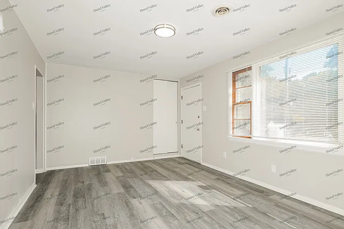 2 bed, 1.0 bath, 1048 sqft, $1,365 — Photo 4