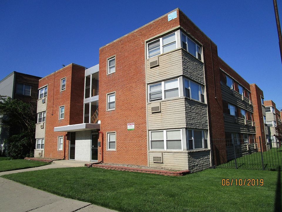 1st image of 2405 W Balmoral Ave APT 2B