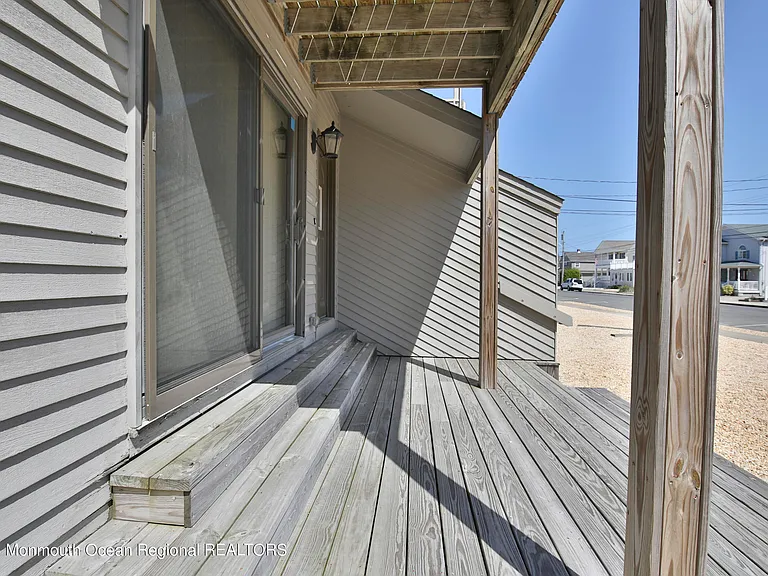 21 Brown Ave — Photo 3