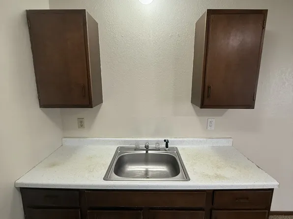 9 E 10th Ave, Groton, SD