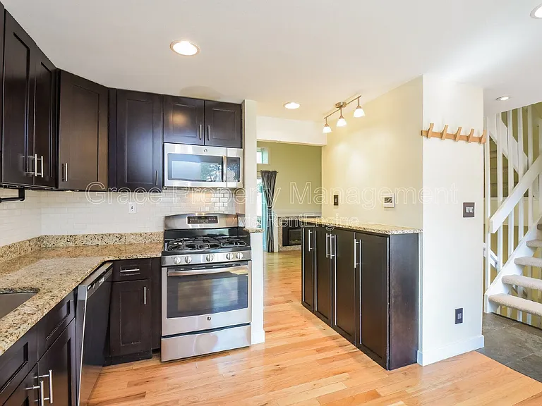 4608 Greenbriar Ct — Photo 5