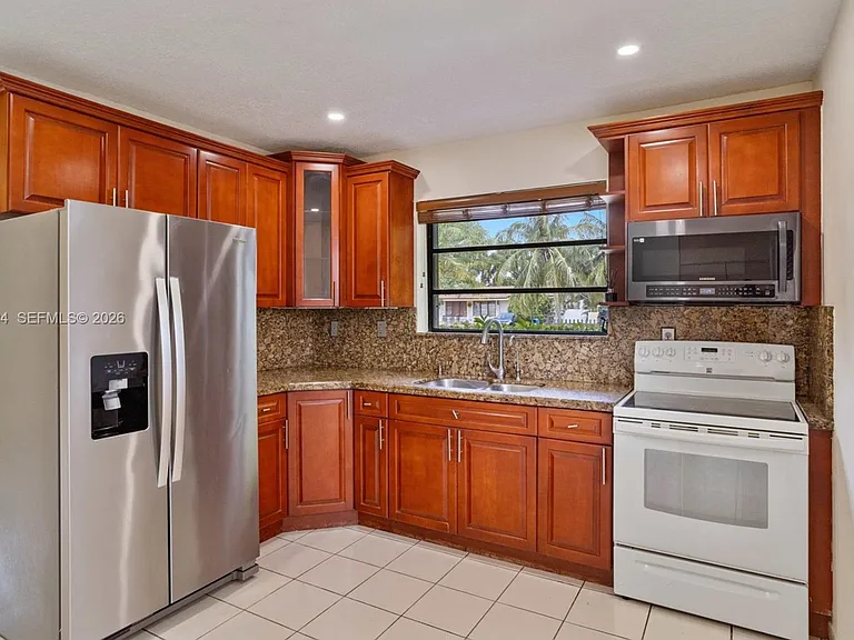 337 Grand Canal Dr #0 — Photo 4