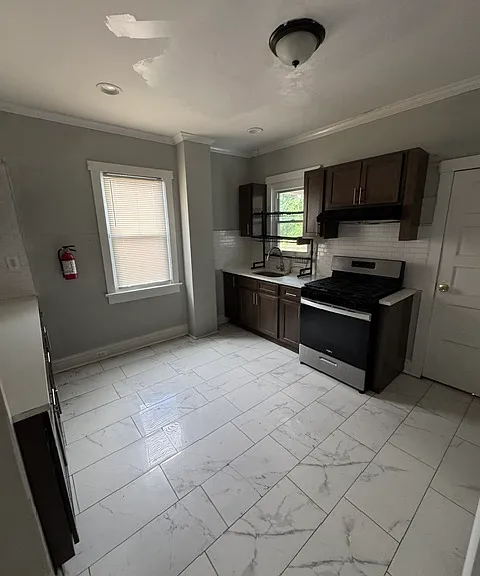 255 Hollywood Dr — Photo 14