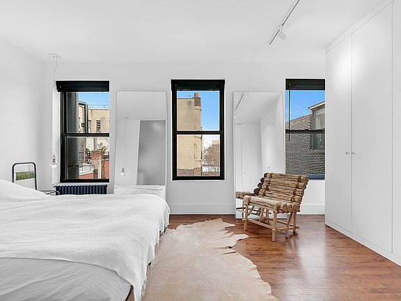 5th image of 305 E 4th St APT 5