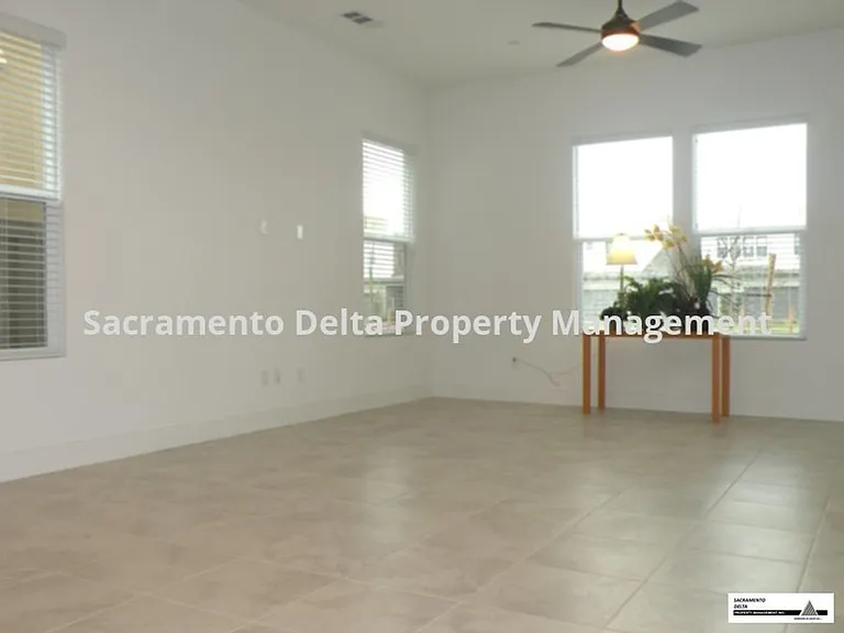 133 Fonseca St — Photo 3