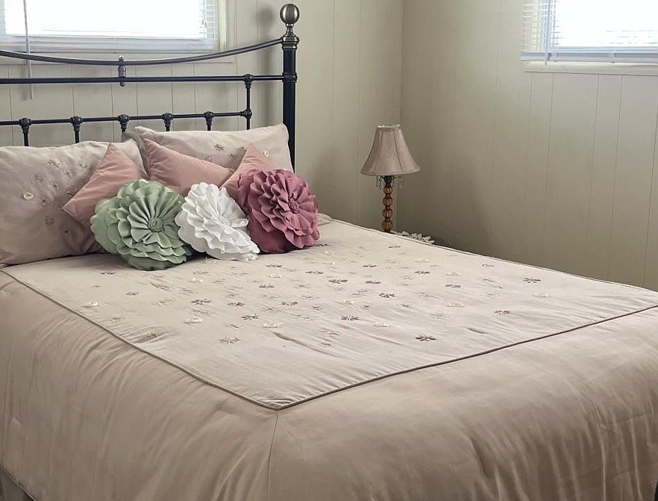 Guest bedroom