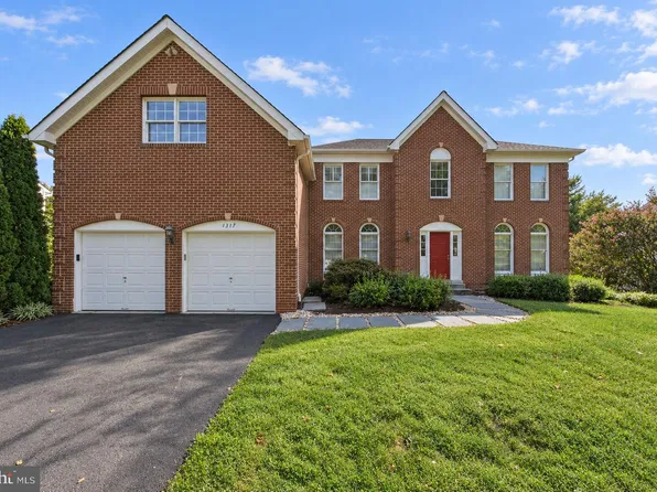 1317 Dasher Ln, Reston, VA 20190