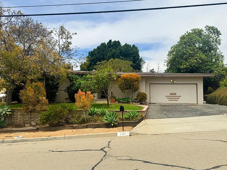 1141 Juliette Pl — Photo 2