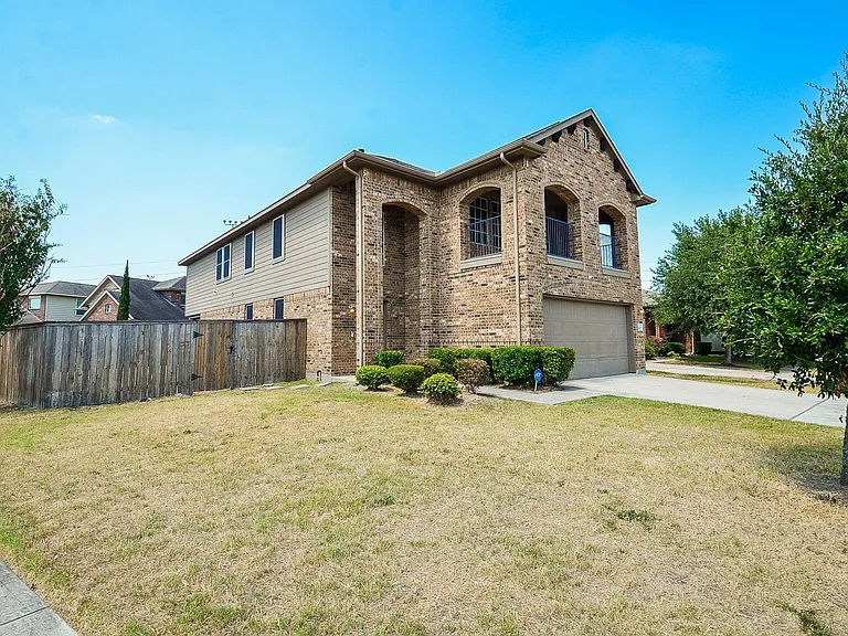 2403 Summers Glen Ct — Photo 2