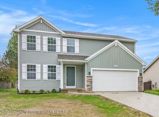 1015 Woodridge Dr, Saint Johns, MI