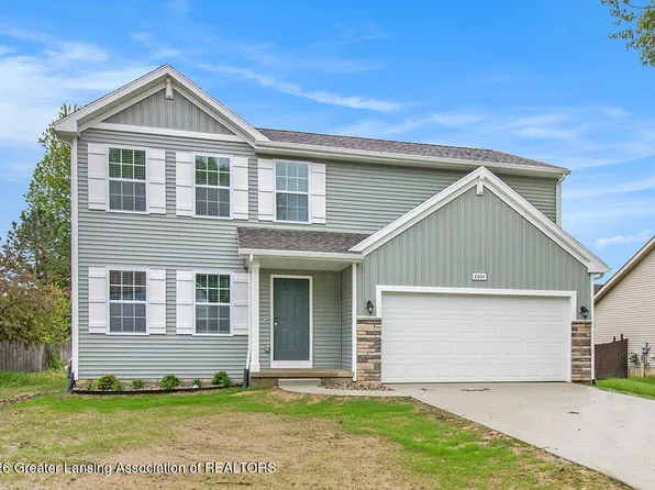1015 Woodridge Dr, Saint Johns, MI 48879