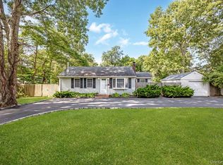 499 Revilo Ave, Shirley, NY 11967