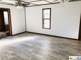 1611 Avenue R, Pipe Creek, TX 78063