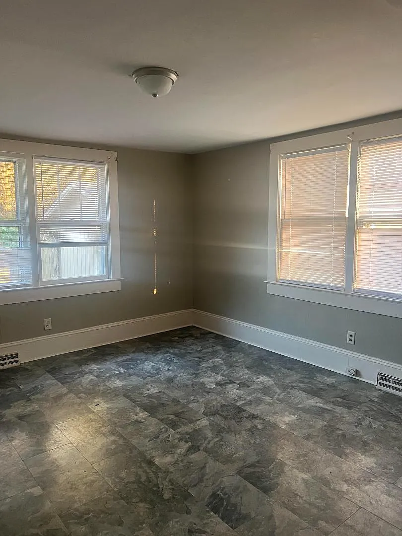 Unit Photo - 154 S Guerry St