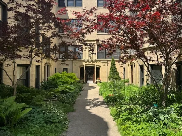 7438 N Hermitage Ave APT 1E, Chicago, IL 60626