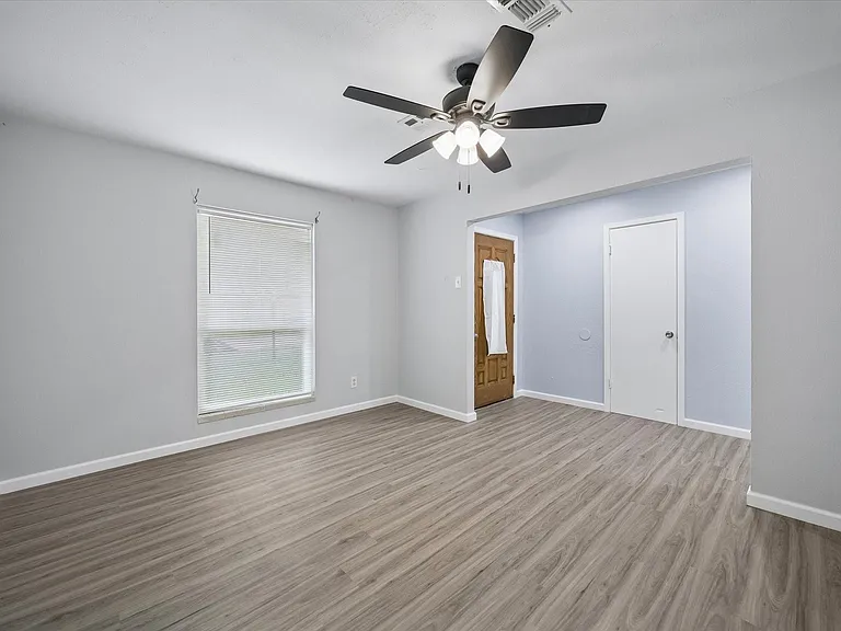 9315 Glen Shadow Dr — Photo 2