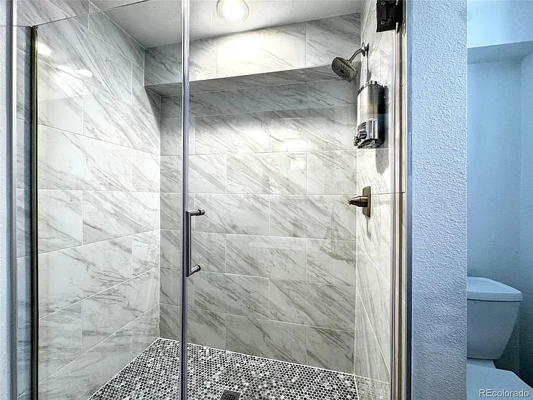 2460 Irving St #B — Photo 9