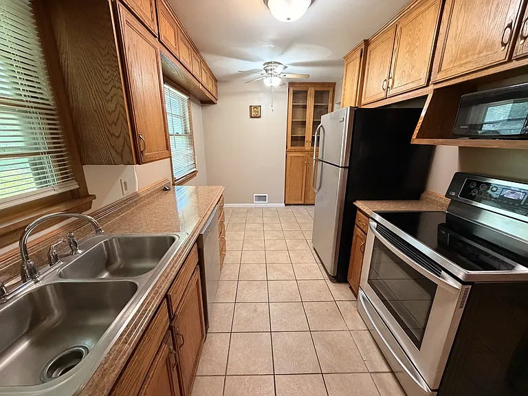 4010 Newport Ave — Photo 3
