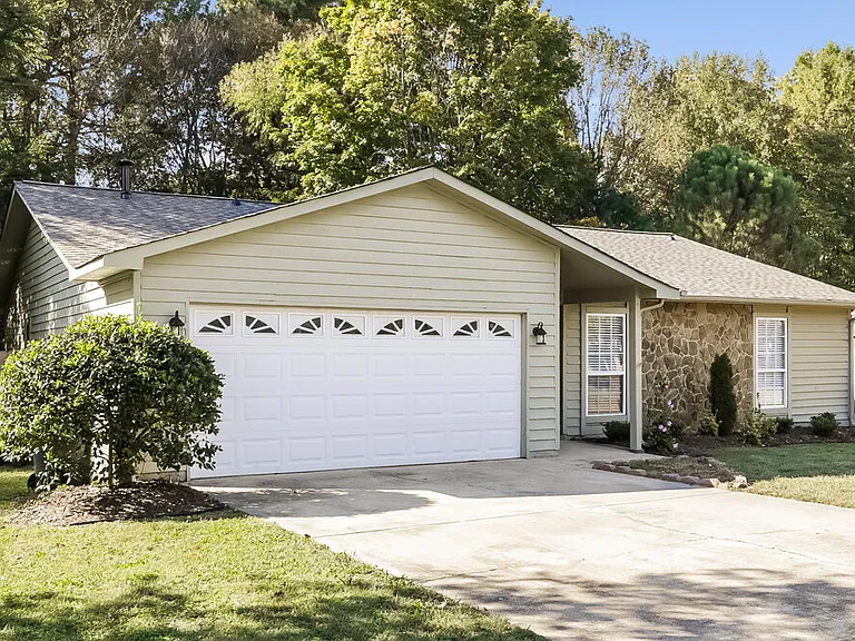 6502 Woodthrush Dr — Photo 3