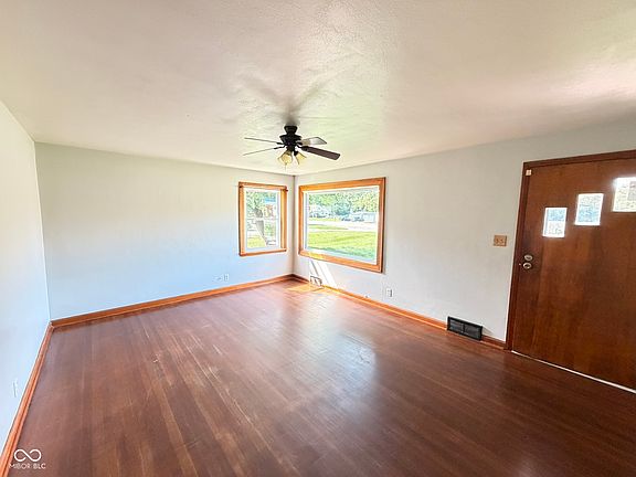 3rd image of 2521 Mounds Rd