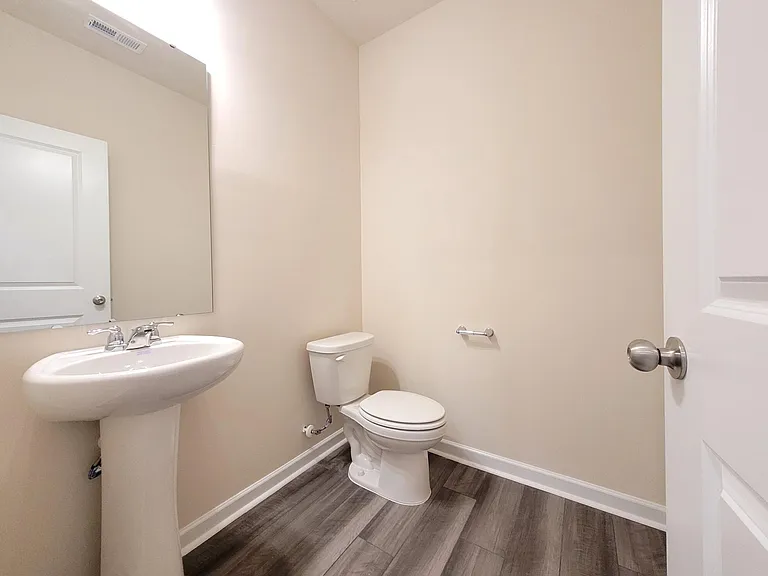 200 Parker Station Ave — Photo 5