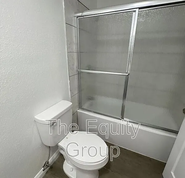 388 Crestwood Ave #C — Photo 9
