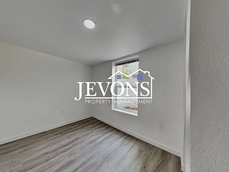 630 N Skyline Dr #B — Photo 25