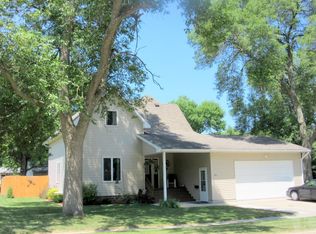 316 N 11th St, Forest City, IA 50436