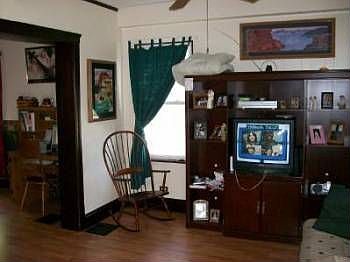 2nd image of 3942 Elsmere Ave