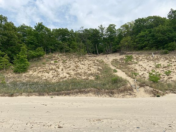 3rd image of 33706 Blue Star Hwy