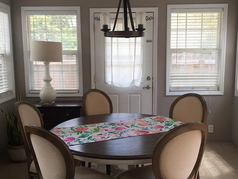 415 Carriage Ln — Photo 6