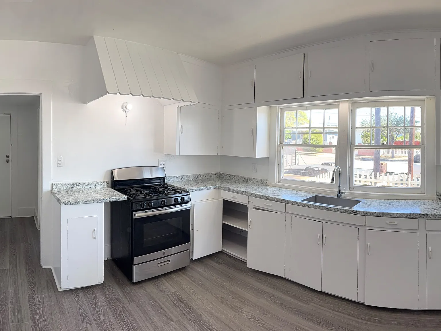 1 bed, 500 sqft, $1,795 — Photo 3