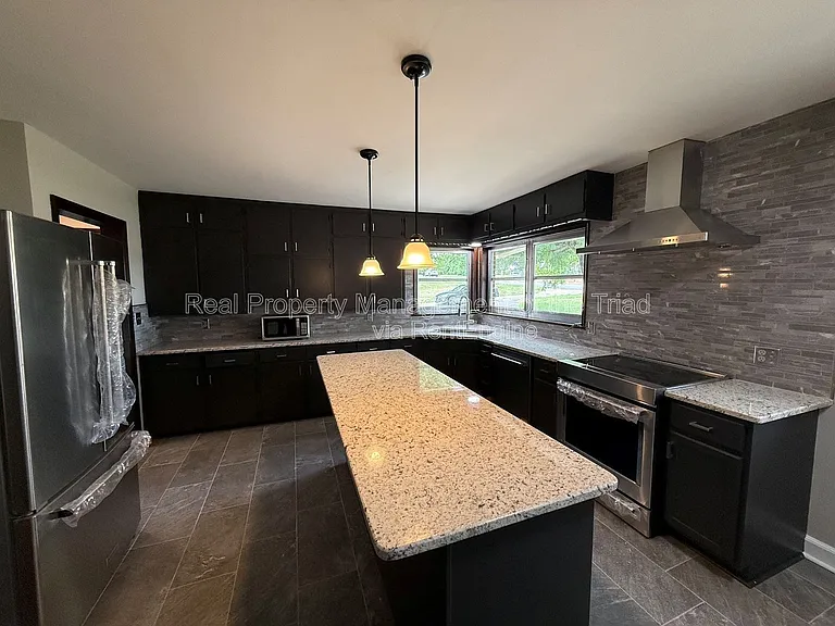 2345 Griffith Rd — Photo 6