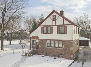 274 E 2nd St, Elmhurst, IL 60126